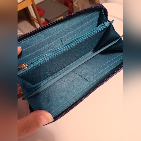 EUC Travelon RFID Travel navy wallet/wristlet - Picture 7 of 10